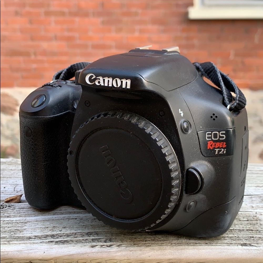 CANON T21 REBEL CAMERA